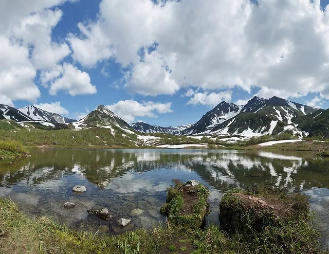 Красивая природа, альпийские луга, горы, водопады с компанией край земли. Gornyj Massiv Vachkazhec Glampstory Kamchatka