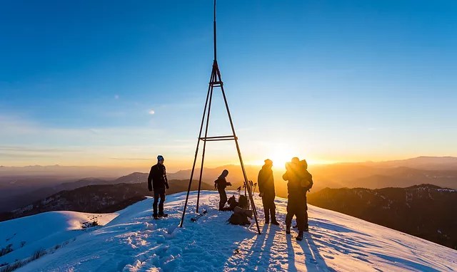 Многие считают, что кроме минеральных источников в боржоми смотреть больше не на что, однако это не так, и во время экскурсии вы убедитесь в этом сами. Borjomi Winter Hiking Adventure Georgia Trekking Camp Caucasus