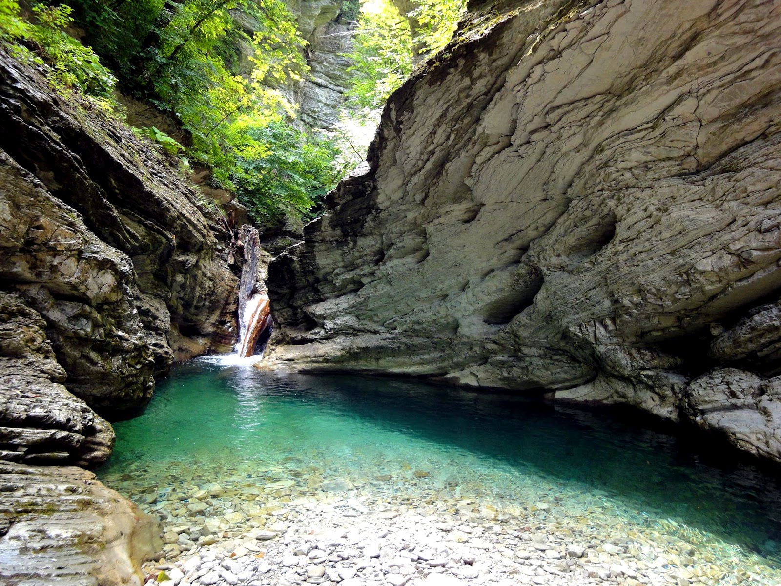Вчера мы проехали в живописное ущелье которое давно хотели увидеть, на бешенку, как называют это место у нас чаще. Klub Samostoyatelnyh Puteshestvij Ruchej Beshenyj Bukepka Tashtaj