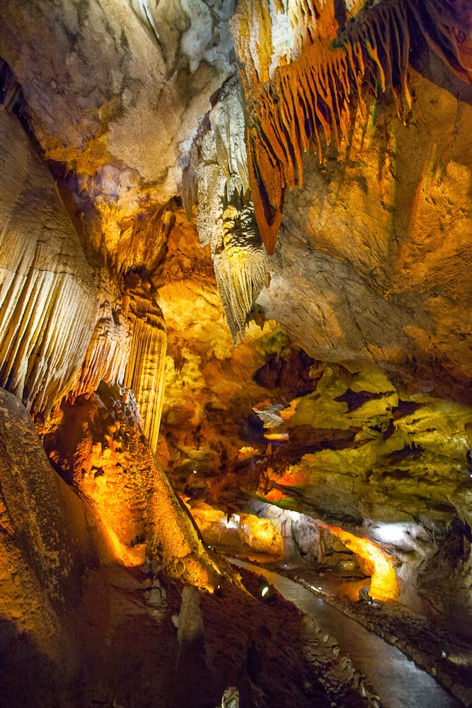 Протяжность исследованной части пещеры 2700 метров, . Blog O Samostoyatelnyh Puteshestviyah Must See V Gruzii Peshera Prometeya I Monastyr Gelati