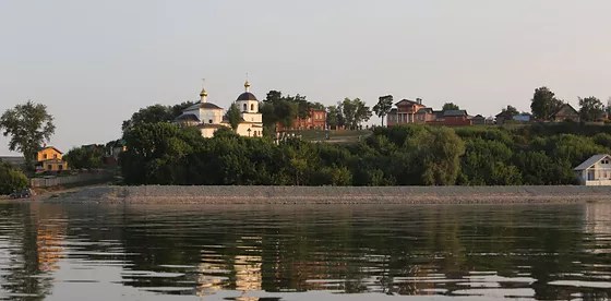 В свияжске гостей ждет пешеходная экскурсия по острову (1 час 45 минут) с осмотром свияжского богородицкого мужского монастыря, основанного в xvi веке. Ekskursii Zakaz Ostrovgrad