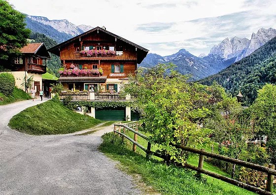 Туры с восхождением в горы — это тяжёлый труд, экстремальные ситуации, существенные физические и психологические нагрузки не для новичков. Pohod V Gory Treking Tur Tirol Avstriya Insbruk Kitcbuel